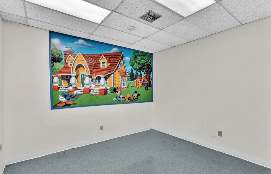 More Photos Of 6067 Hollywood Blvd, Hollywood Office For Lease