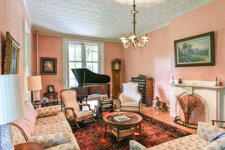 More Photos Of 827 Philadelphia Ave, Chambersburg Specialty For Sale