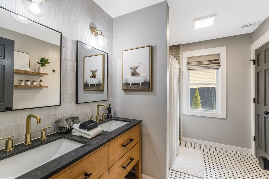 More Photos Of 4102 Soco Rd, Maggie Valley Hotel For Sale