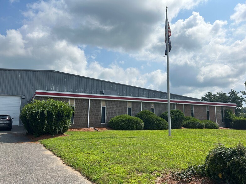 More Photos Of 74 Lowland St, Holliston Warehouse For Lease