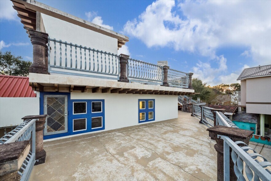 More Photos Of 614 Pine Gully Rd, Seabrook Apartments For Sale