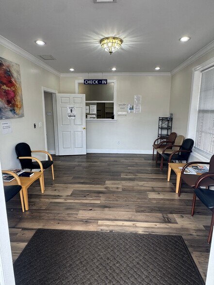 More Photos Of 1044 Goodlette-Frank Rd N, Naples Medical For Lease