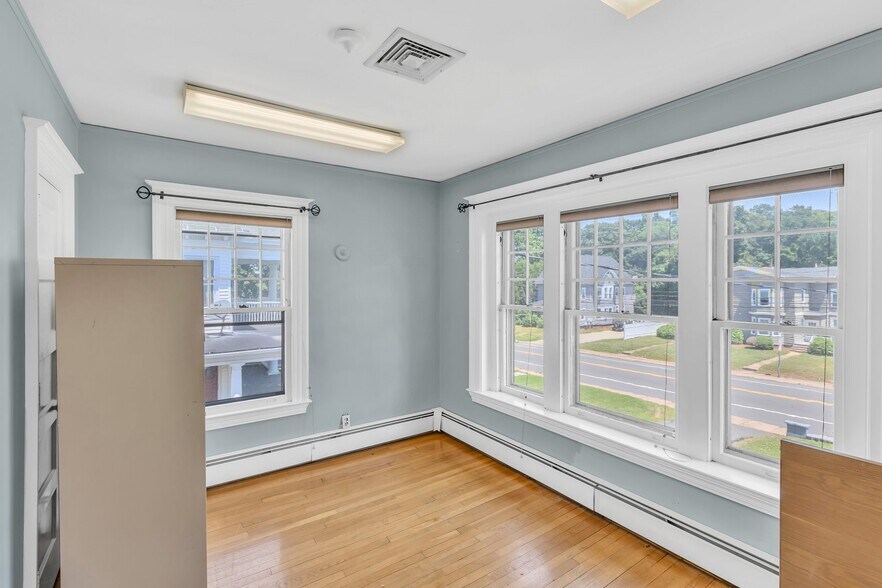 More Photos Of 110 Main St, Manchester Office Residential For Sale