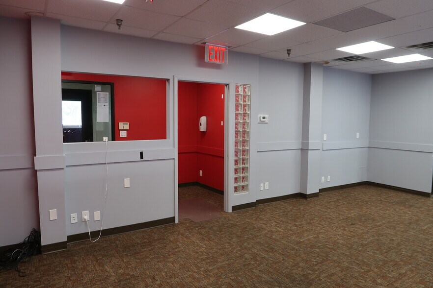 More Photos Of 4146 Main St, Flushing Office For Lease