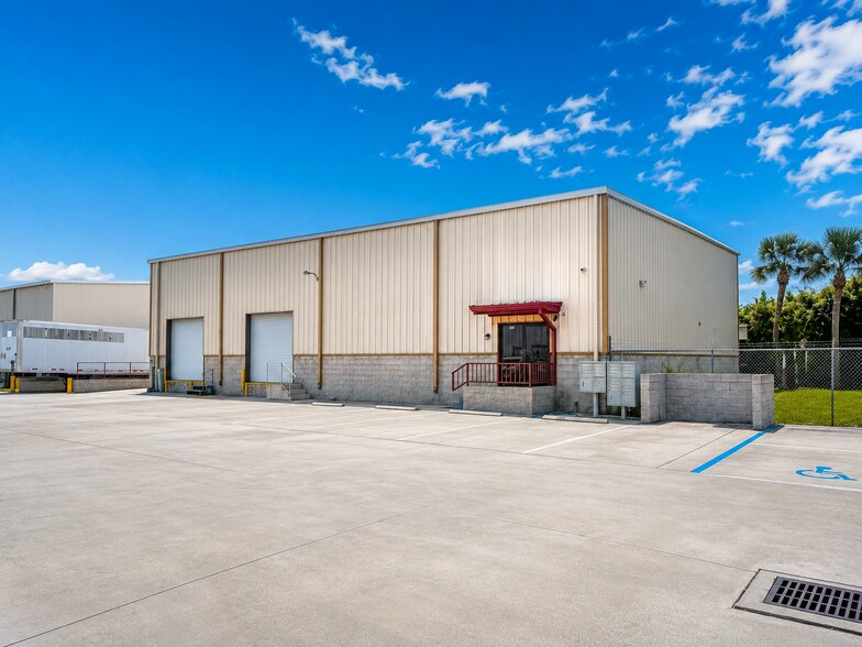 Primary Photo Of 913 Edwards Rd, Fort Pierce Warehouse For Lease