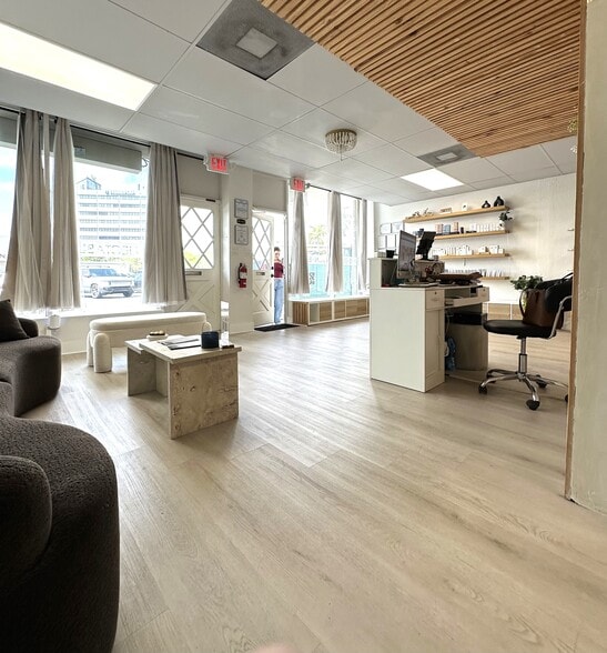 More Photos Of 9705 S Dixie Hwy, Pinecrest Office For Lease