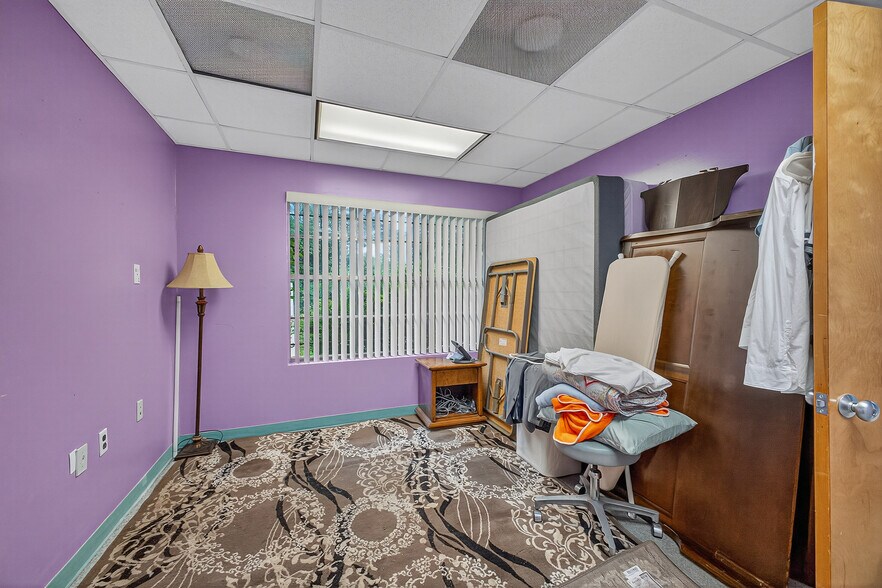 More Photos Of 1500 N Pace Blvd, Pensacola Freestanding For Sale