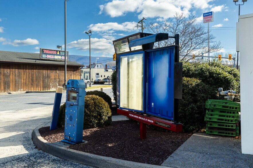 More Photos Of 172 W Old Cross Rd, New Market Fast Food For Lease