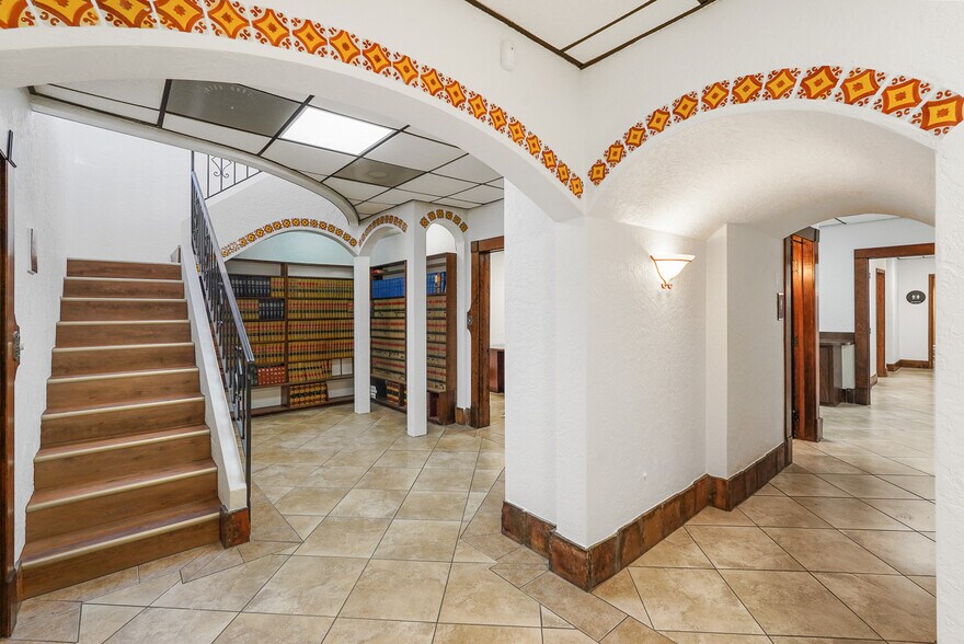 More Photos Of 537 10th St W, Bradenton Office For Lease