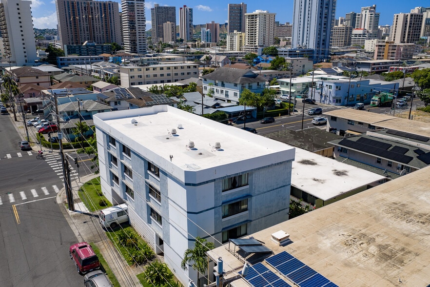 More Photos Of 922 Mccully St, Honolulu Apartments For Sale