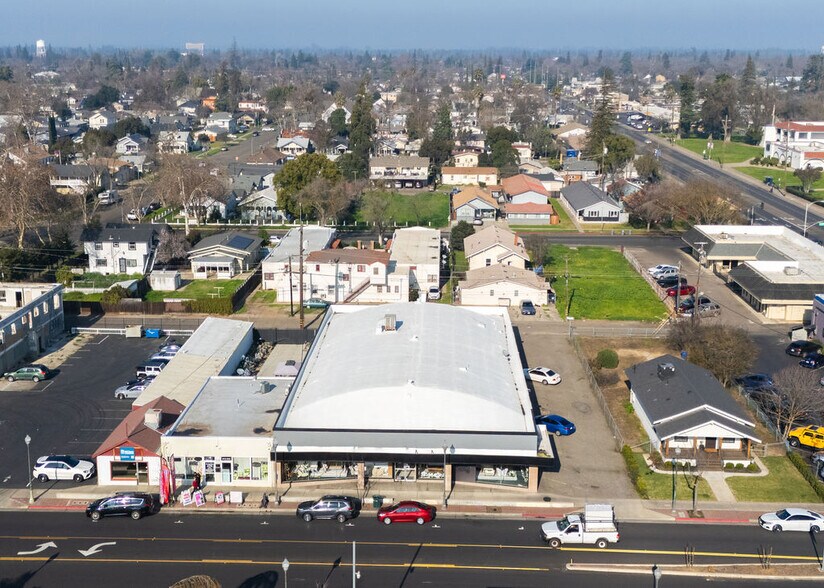 More Photos Of 35 W Main St, Merced Storefront For Sale