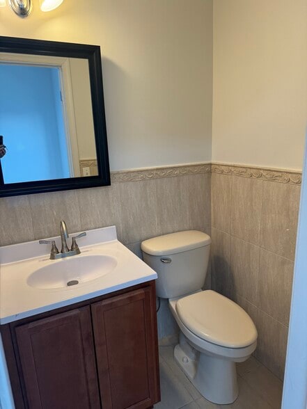 More Photos Of 111 Storer Ave, Staten Island Warehouse For Lease