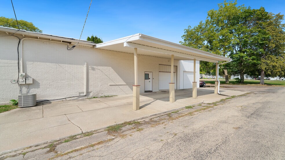 More Photos Of 110 E Dixon St, Polo Specialty For Sale