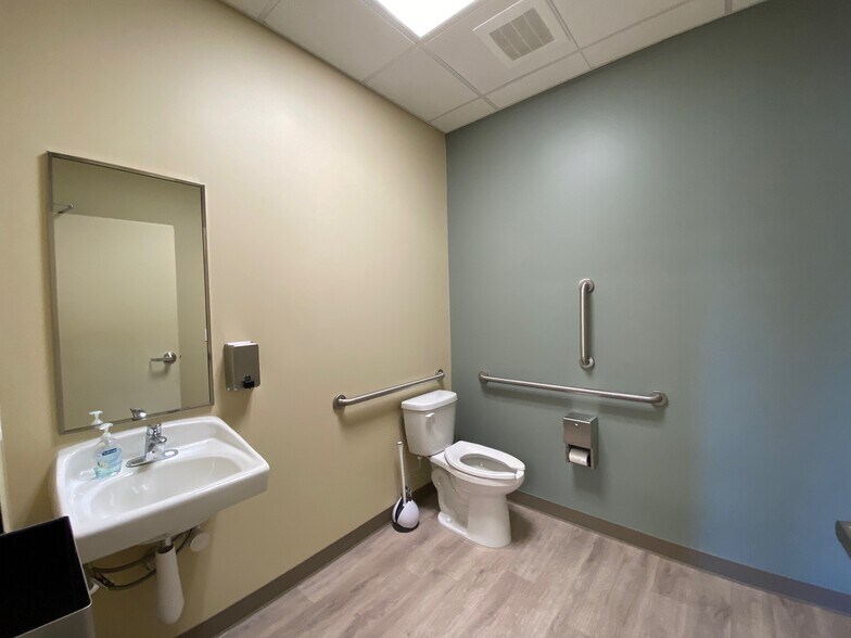 More Photos Of 11623 Philadelphia Rd, White Marsh Medical For Sale