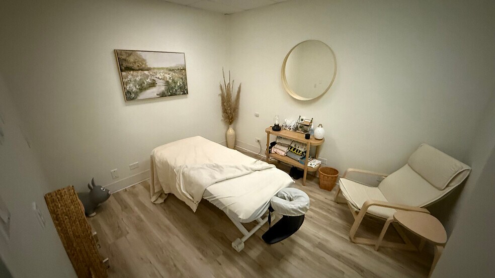 More Photos Of 2727 Portage Ave, Winnipeg General Retail For Lease