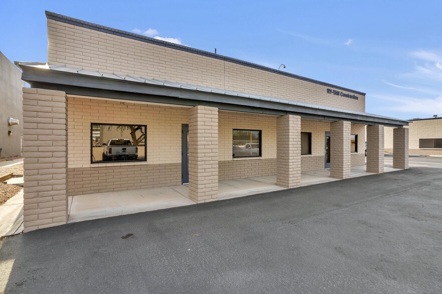More Photos Of 15015 N 74th St, Scottsdale Distribution For Lease