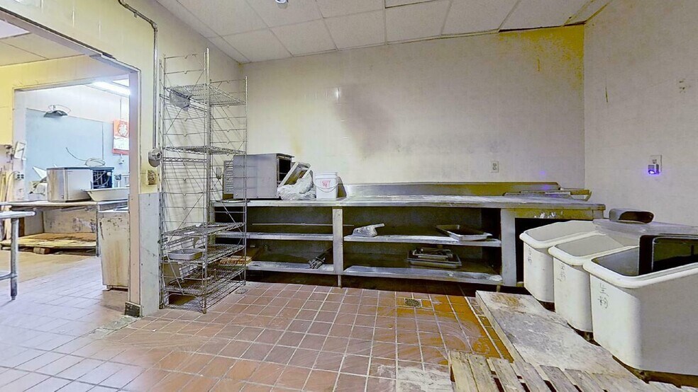 More Photos Of 95 Lake St, Gilford Restaurant For Sale