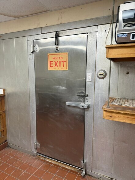 More Photos Of 1332 Lower Broadway, Schenectady Restaurant For Lease