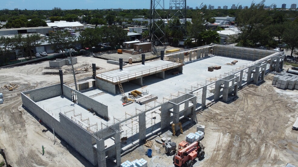 More Photos Of 5673 Shirley St, Naples Light Distribution For Sale
