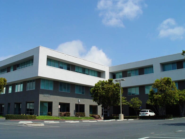 More Photos Of 19772 MacArthur Blvd, Irvine Unknown For Lease