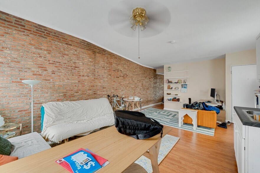 More Photos Of 2024 Saint Paul St, Baltimore Apartments For Sale