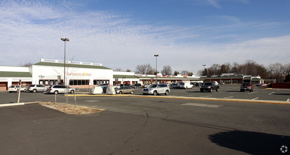 More Photos Of 8724-8762 Richmond Hwy, Alexandria Storefront For Lease