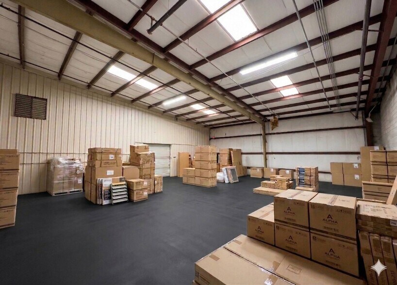 More Photos Of 366 W Taft Vineland Rd, Orlando Warehouse For Lease