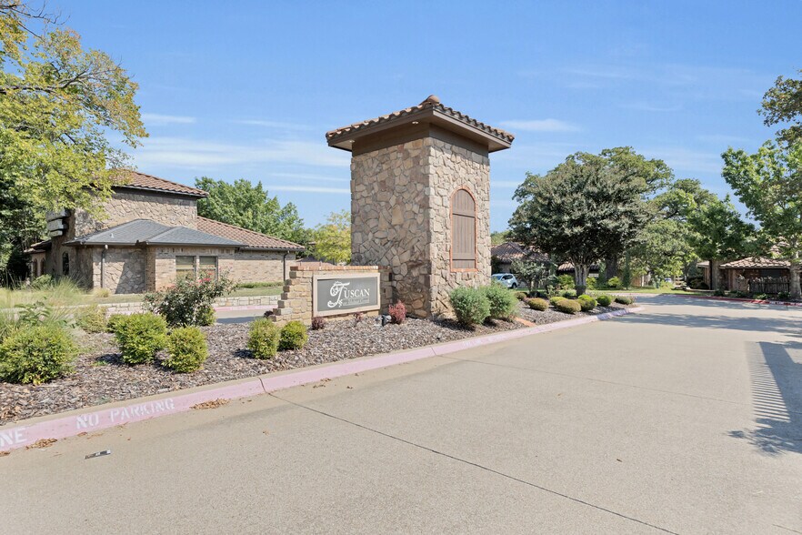 More Photos Of 550 N Walnut Creek Dr, Mansfield Office Residential For Sale