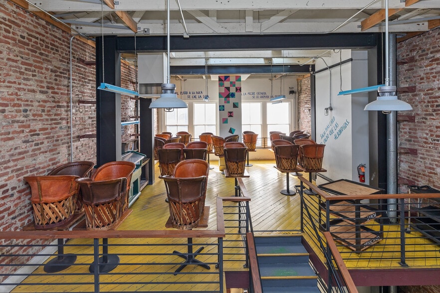 More Photos Of 525-527 Commercial St, San Francisco Restaurant For Lease