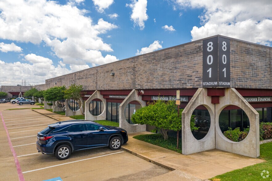 More Photos Of 801-803 Stadium Dr, Arlington Flex For Lease