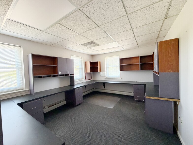 More Photos Of 216 Cedar Ave, Willow Grove Office Residential For Lease