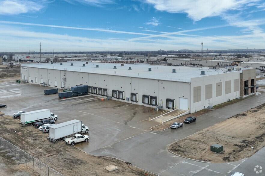 More Photos Of 5665 S 129th East Ave, Tulsa Distribution For Lease