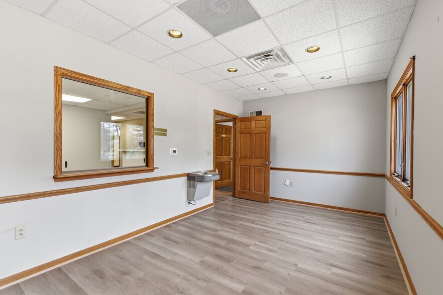 More Photos Of 1221 S Trimble Rd, Mansfield Office For Lease