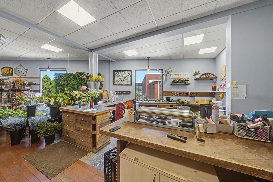 More Photos Of 185 D, New Milford Storefront Retail Office For Lease