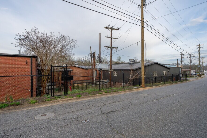 More Photos Of 719 Old Lenoir Rd, Hickory Warehouse For Sale