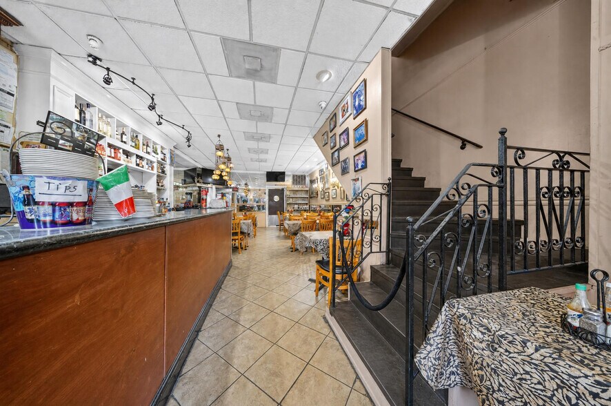 More Photos Of 933 Decatur St, New Orleans Storefront For Sale