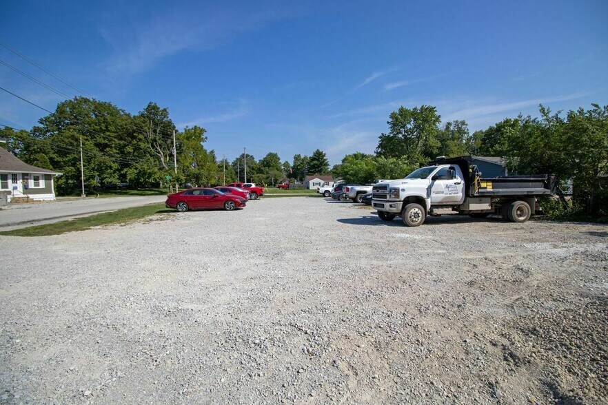 More Photos Of 10620 Bellefontaine St, Carmel Office For Sale