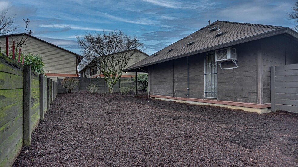 More Photos Of 15012 SE Stark St, Portland Office For Lease