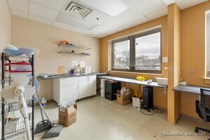 More Photos Of 454-456 Park St, Hartford Showroom For Lease