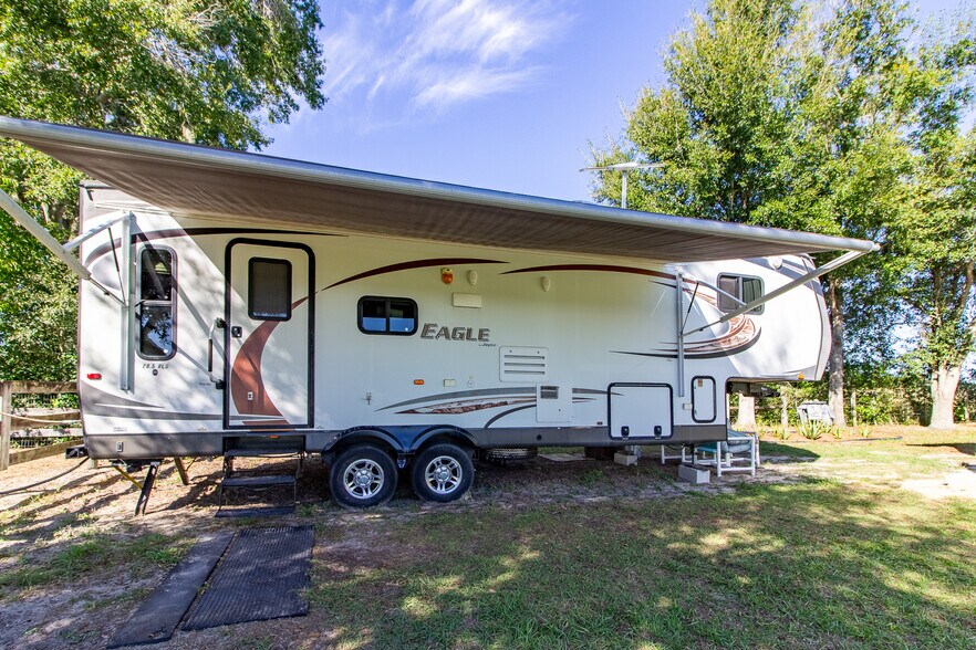 More Photos Of 20221 SW 5th Pl, Dunnellon Specialty For Sale