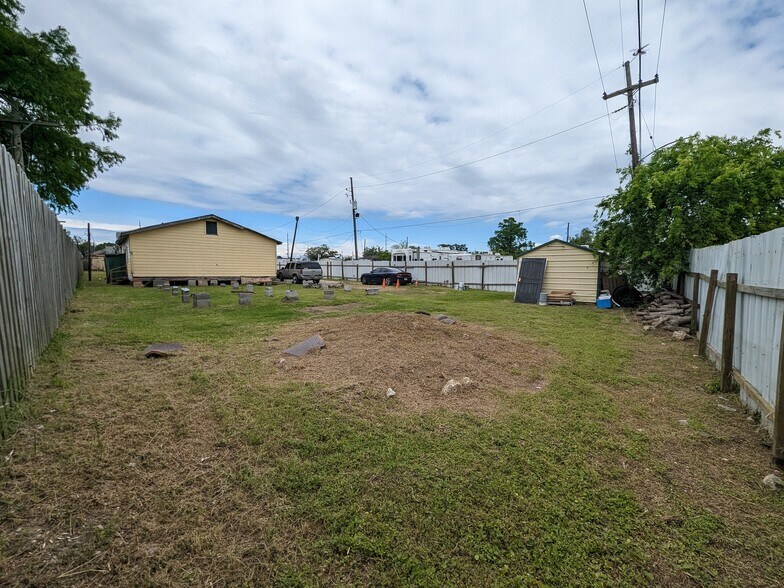 More Photos Of 7418 Chef Menteur Hwy, New Orleans Hotel For Sale