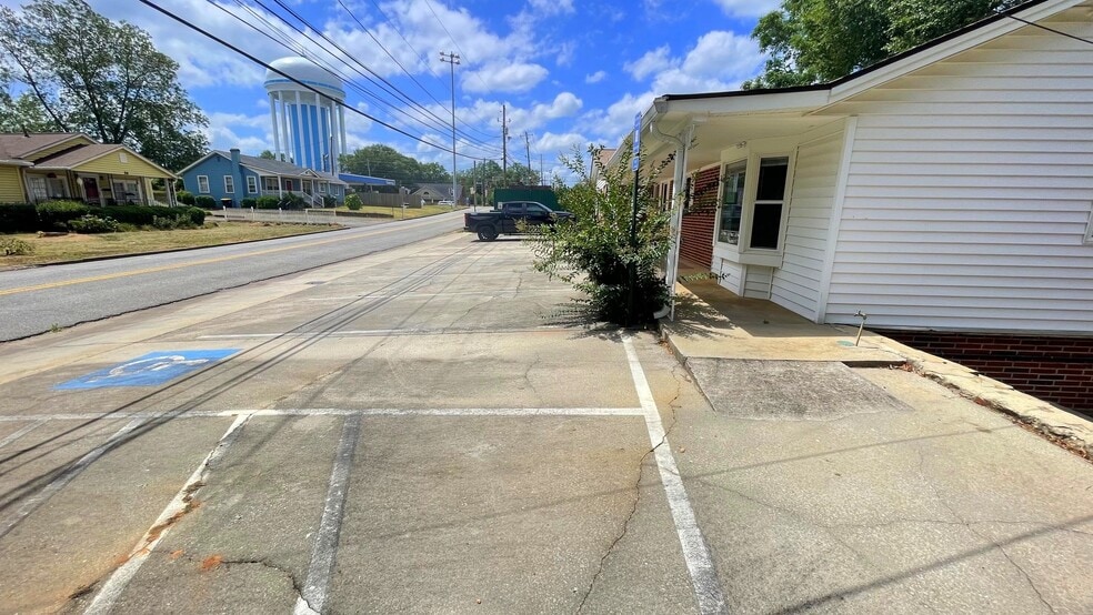 More Photos Of 14 Farmer St, Newnan Medical For Sale