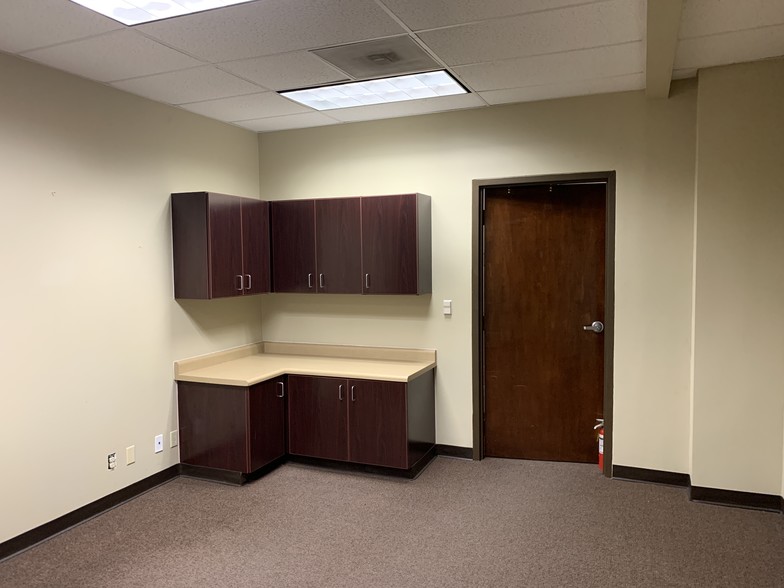More Photos Of 444 Executive Center Blvd, El Paso Office For Lease