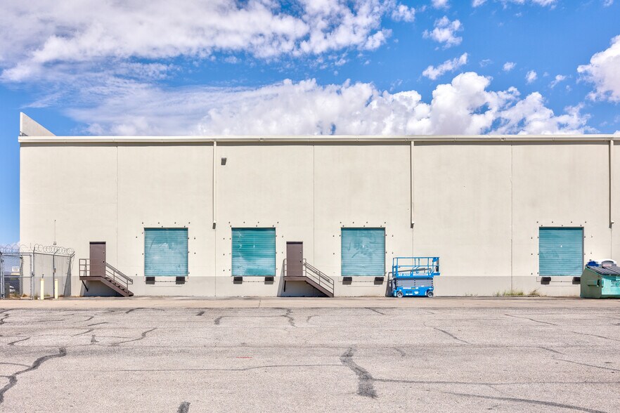 More Photos Of 50 Walter Jones Blvd, El Paso Warehouse For Lease