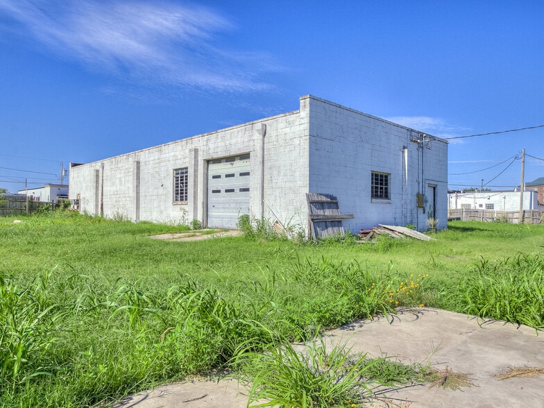 More Photos Of 227 W MacArthur Dr, Midwest City Auto Repair For Sale