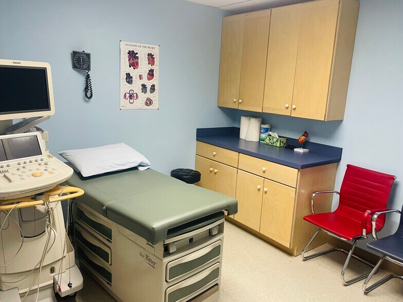 More Photos Of 2616 Sherwood Hall Ln, Alexandria Medical For Sale