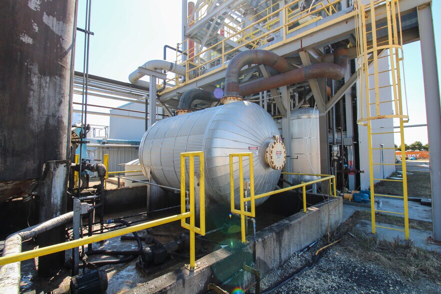 More Photos Of 5640 44th Ave S, Clinton Industrial For Sale