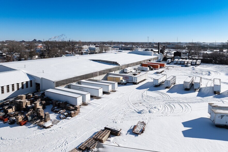 More Photos Of 1200 Bissell St, Venice Warehouse For Sale