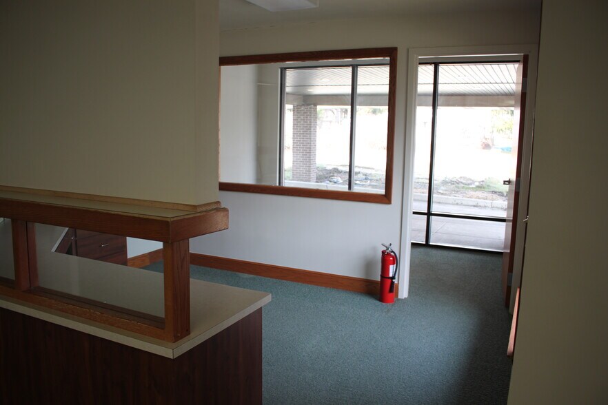 More Photos Of 112 Circle St, Franklin Office For Sale