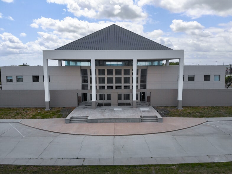 More Photos Of 1024 Texas Yes Blvd, Robstown Office For Lease